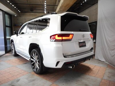 TOYOTA LAND CRUISER 300 - 9