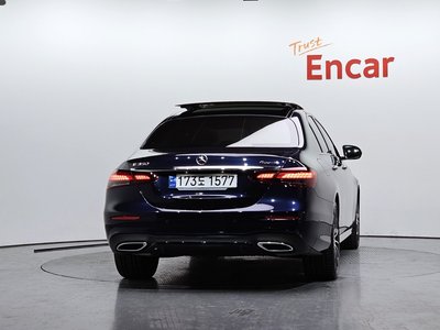 MERCEDES-BENZ E-CLASS - 4