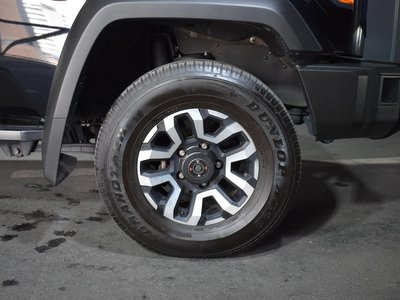 TOYOTA LAND CRUISER 70 - 9