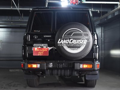TOYOTA LAND CRUISER 70 - 6