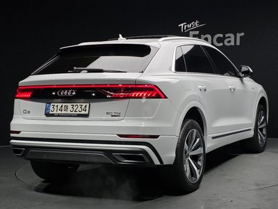 AUDI Q8 - 3