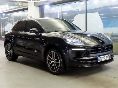 PORSCHE MACAN - 1