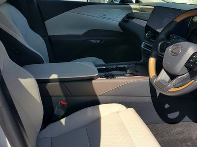 LEXUS RX - 8