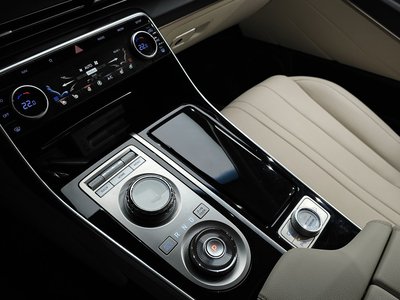 صورة 9 لـ 2023 Genesis GV80
