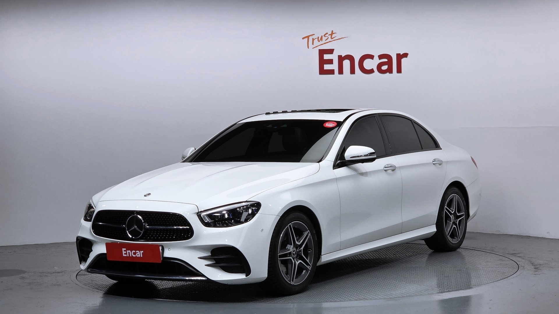 MERCEDES-BENZ E-CLASS - View 1