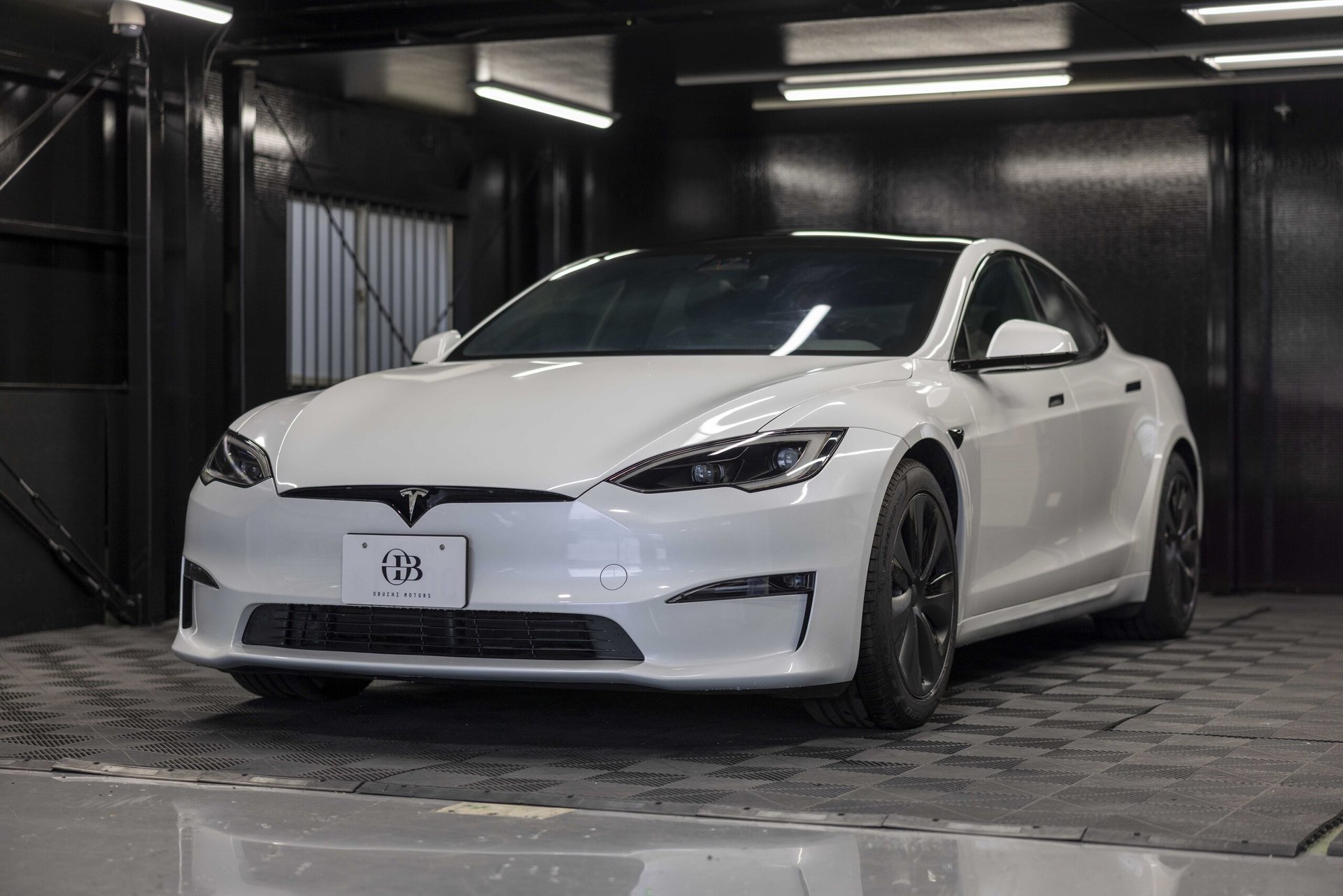 TESLA MODEL S - View 1