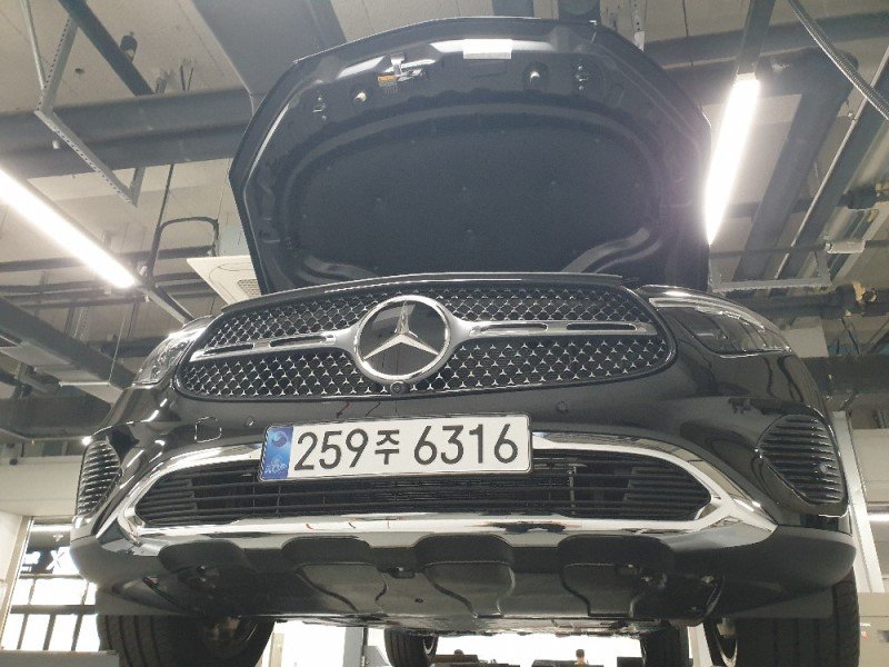 MERCEDES-BENZ GLC - View 1