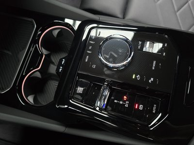 2025 BMW 5 SERIES — миниатюра 12