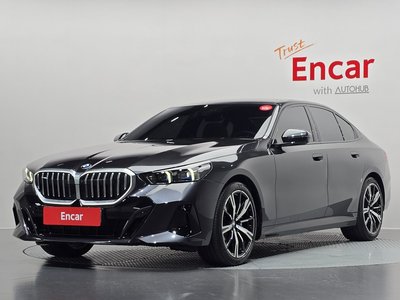2025 BMW 5 SERIES photo 1