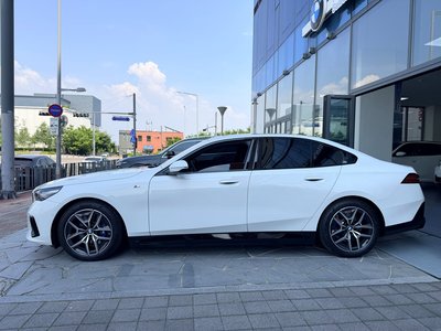 2025 BMW I5 缩略图 18