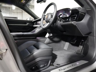 PORSCHE TAYCAN - 9