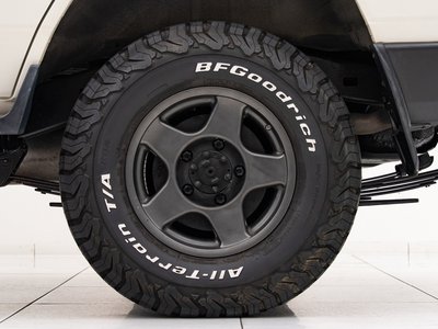 TOYOTA LAND CRUISER 70 - 9