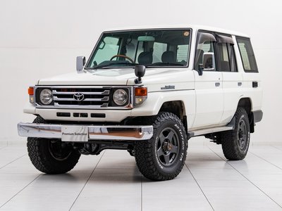 TOYOTA LAND CRUISER 70 - 6