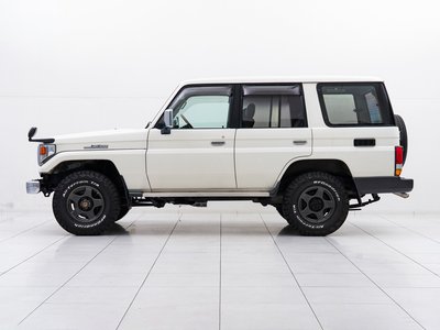 TOYOTA LAND CRUISER 70 - 7