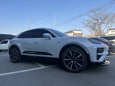 PORSCHE MACAN - 3