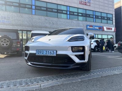 PORSCHE MACAN - 2