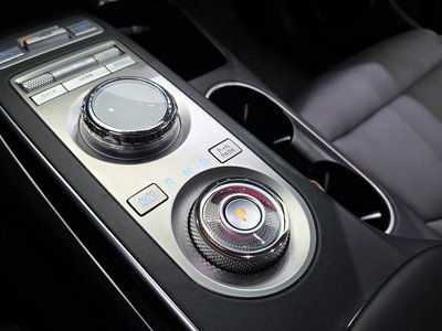 صورة 9 لـ 2021 Genesis GV70