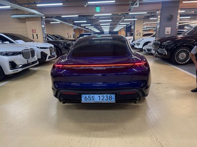 2024 Porsche TAYCAN 照片 3