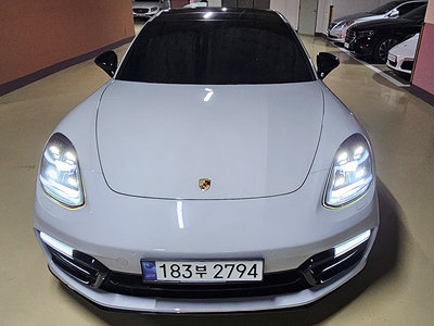 PORSCHE PANAMERA - 1