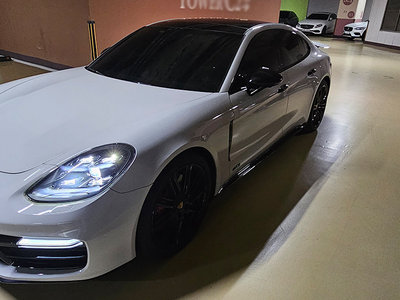 PORSCHE PANAMERA - 4