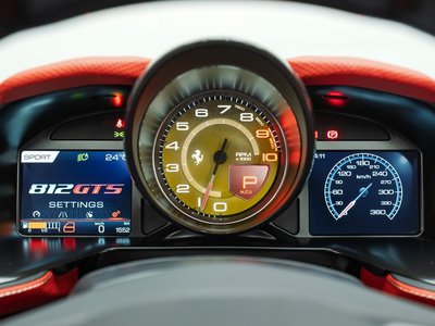 صورة 14 لـ 2021 Ferrari 812 GTS