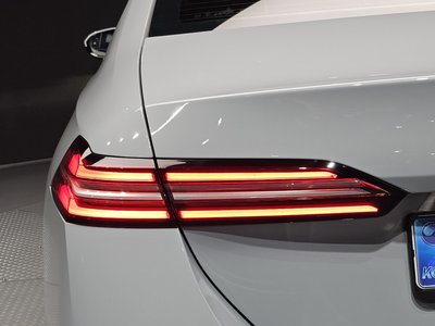 2025 BMW 5 SERIES — фото 10