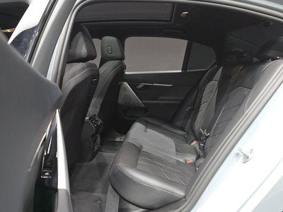 2025 BMW 5 SERIES 缩略图 17