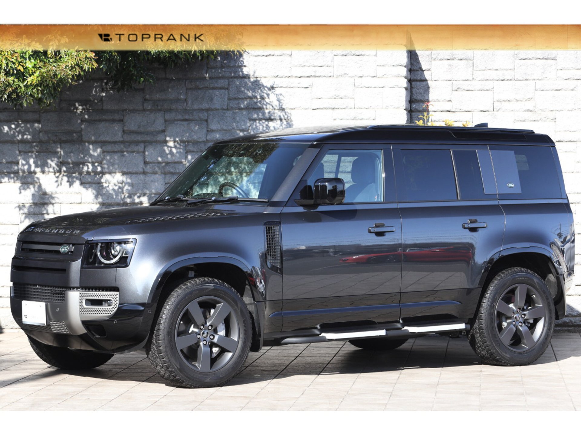 LAND ROVER DEFENDER - View 1