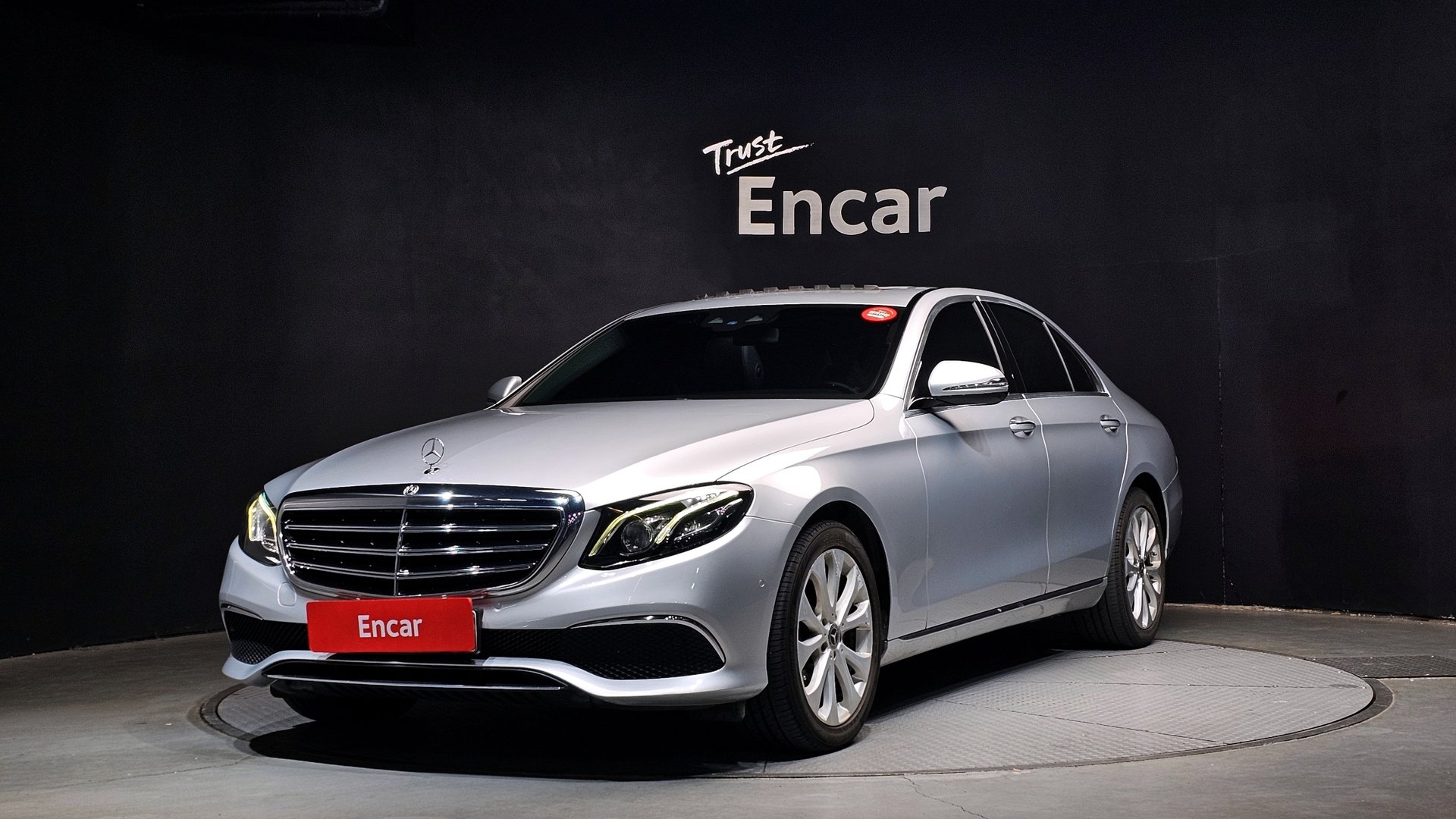 MERCEDES-BENZ E-CLASS - View 1