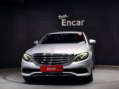 MERCEDES-BENZ E-CLASS - 2