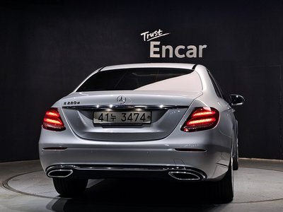MERCEDES-BENZ E-CLASS - 3