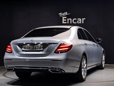 MERCEDES-BENZ E-CLASS - 4