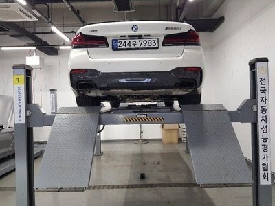 2023 BMW 5 SERIES 照片 2