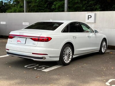 AUDI A8 - 7