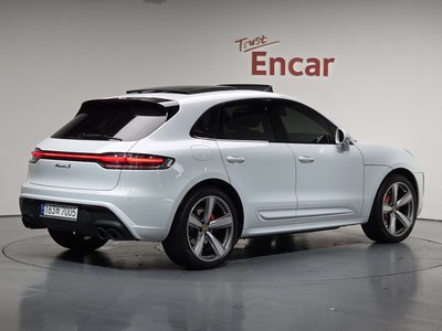 PORSCHE MACAN - 2
