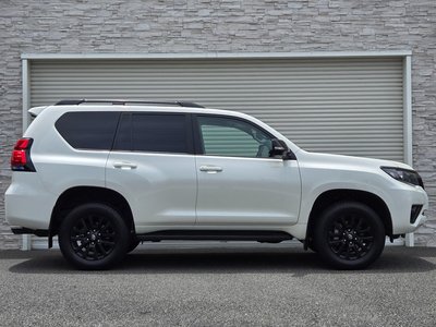 TOYOTA LAND CRUISER PRADO - 9