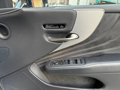 2018 Lexus LS thumbnail 60