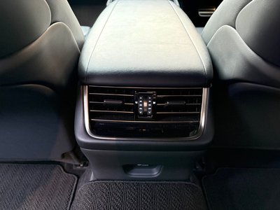 2018 Lexus LS thumbnail 36