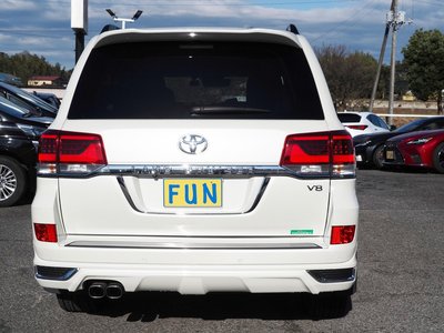 TOYOTA LAND CRUISER 200 - 7