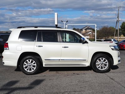 TOYOTA LAND CRUISER 200 - 9