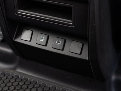 2025 LAND Rover DEFENDER 缩略图 64