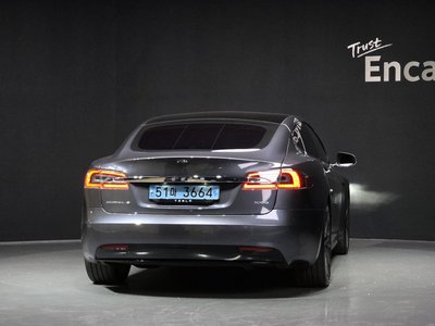 TESLA MODEL S - 4