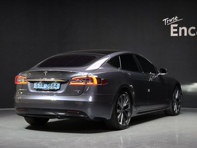 TESLA MODEL S - 3