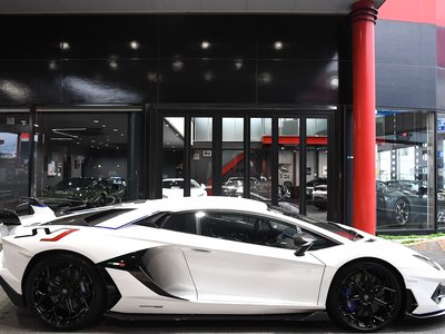 LAMBORGHINI AVENTADOR - 5