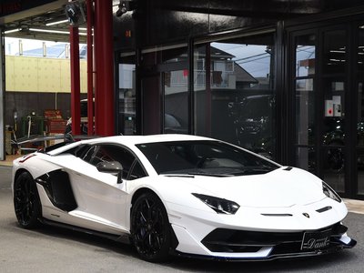 LAMBORGHINI AVENTADOR - 1