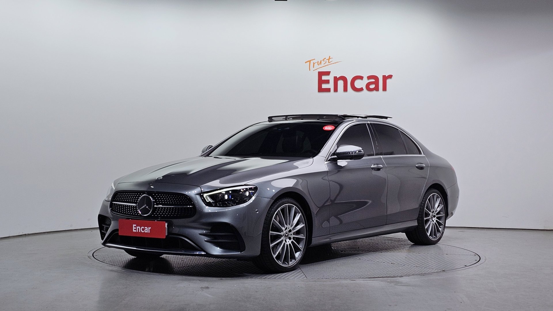 MERCEDES-BENZ E-CLASS - View 1