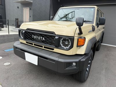 TOYOTA LAND CRUISER 70 - 1