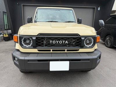 TOYOTA LAND CRUISER 70 - 2