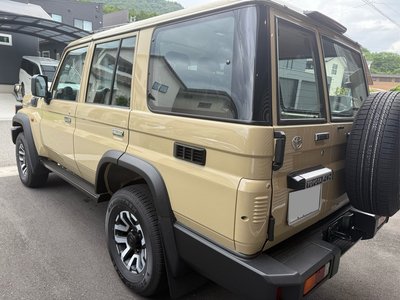 TOYOTA LAND CRUISER 70 - 4