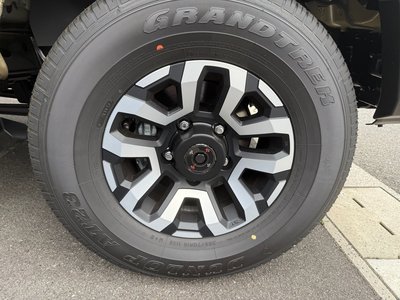 TOYOTA LAND CRUISER 70 - 8